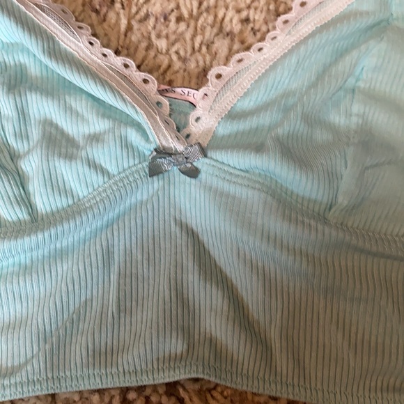 LIKE NEW Victoria’s Secret Sexy Lace lounge/sleep bra in beautiful aqua color! - Picture 2 of 4